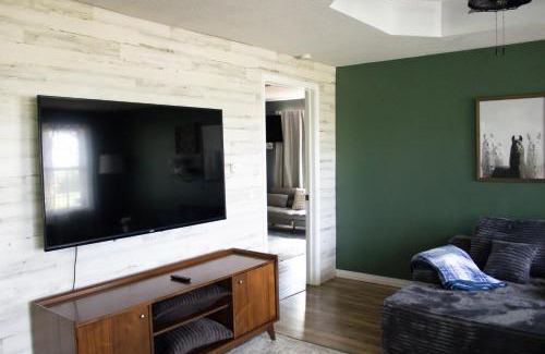 Carthage Casa | Bountiful Cabin Secluded property with Hot Tub