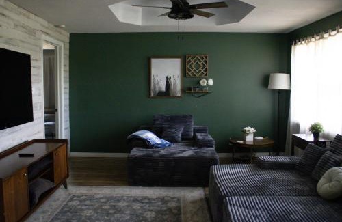 Carthage Casa | Bountiful Cabin Secluded property with Hot Tub