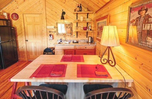 Saddlestring Cabina | Bounty of the Bighorns Cabin near Buffalo