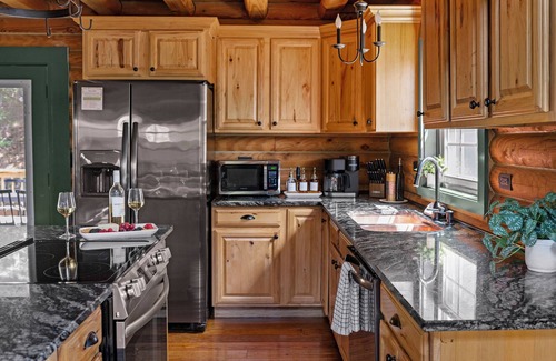 Nazareth Cabina | Bourbon Country Cabin - Game Room, Fire Pit, and Hot Tub