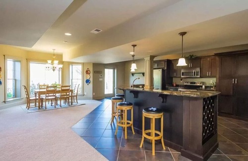 Lexington Casa | Bourbon Country's Clubhouse Year Round Pool Estate