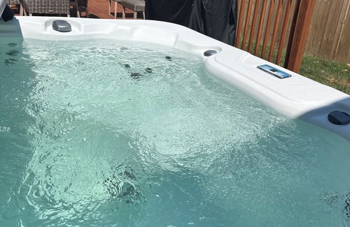 Shelbyville Casa | Bourbon Trail Getaway ~ Hot Tub + Dogs Welcome + Game Room + Cornhole + KY Fun