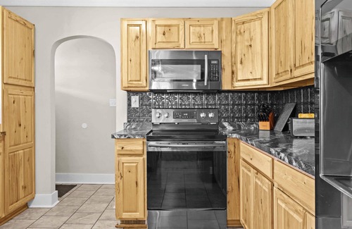 Waddy Casa | Bourbon Trail Getaway | Jacuzzi Tub & Scenic Views
