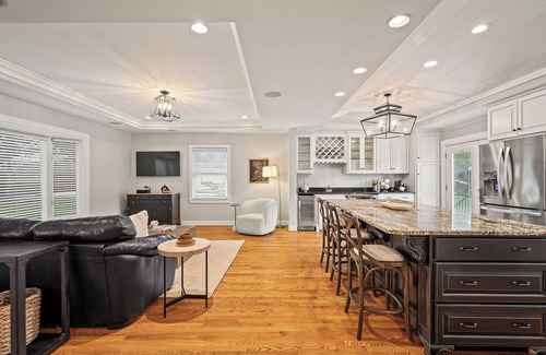 Jeffersontown Casa | Bourbon Trail Retreat 5 King Beds Sleeps 18 Gated Private Family-Friendly