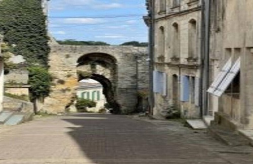 Bourg-sur-Gironde Apartamento | Bourg sur Gironde- Appartement en Coeur de Village