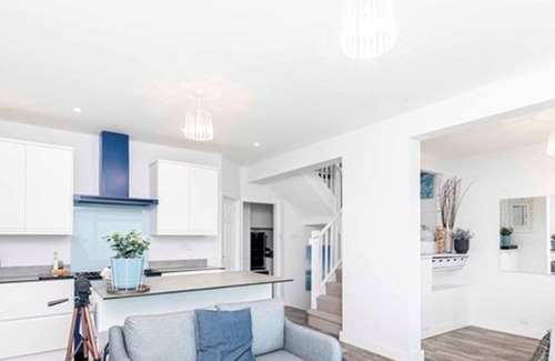 Southbourne Apartamento | BOURNECOAST: Modern flat with BALCONY, INCREDIBLE SEA VIEWS and PARKING - FM8497