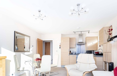 Southbourne Apartamento | Bournecoast: Modern apartment with two balconies close to sandy beaches - FM9632