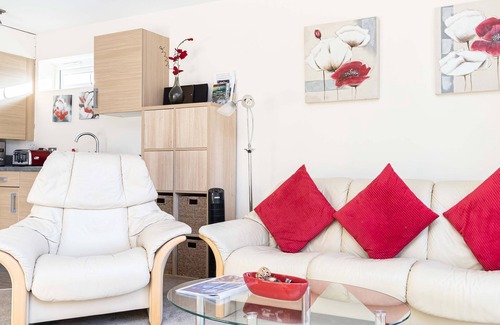 Southbourne Apartamento | Bournecoast: Modern apartment with two balconies close to sandy beaches - FM9632