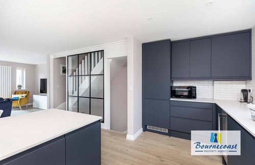 Mudeford Casa | Bournecoast: Three bedroom townhouse with garden and harbour views - HB9602