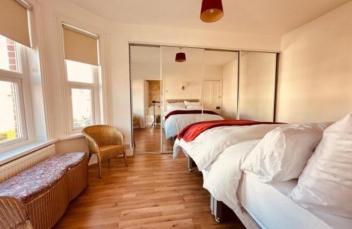 Boscombe Apartamento | Bournemouth Sandy Beach 8-12 max, 4 double beds, bunk bed, 2 foam floor mattress, 2airbed