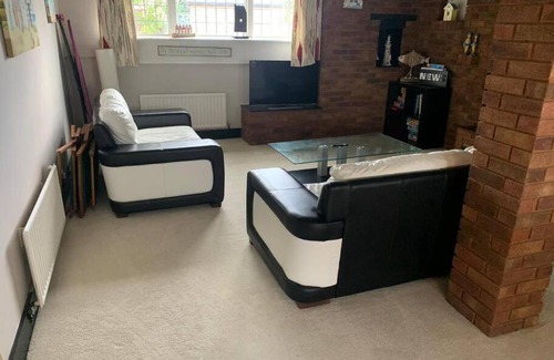 Boscombe Casa | Bournemouth secluded cottage 10mins walk to beach