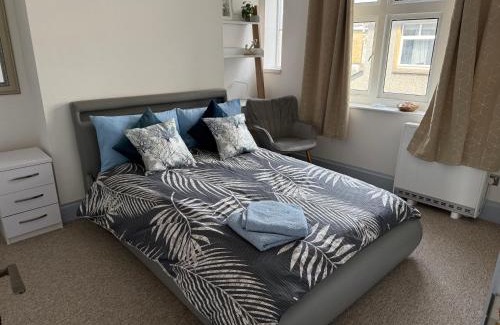 Boscombe Apartamento | Bournemouth spacious 4BR duplex by AFC Stadium, Contractors, Groups, Families