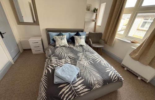 Boscombe Apartamento | Bournemouth spacious 4BR duplex by AFC Stadium, Contractors, Groups, Families
