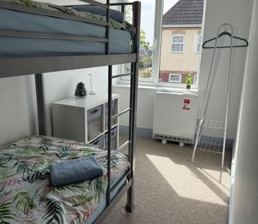 Boscombe Apartamento | Bournemouth spacious 4BR duplex by AFC Stadium, Contractors, Groups, Families