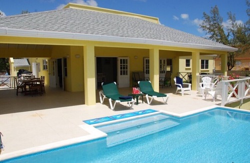 Belair Villa | 'Era Hora. Precioso chalet con piscina y cerca de la playa