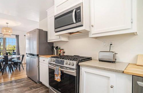 Lincoln Acres Casa | Boutique Charm 3BR w/Huge Deck