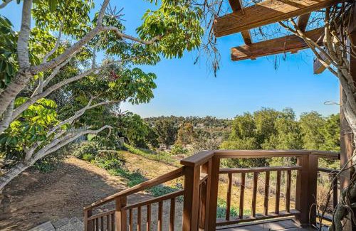 Lincoln Acres Casa | Boutique Charm 3BR w/Huge Deck