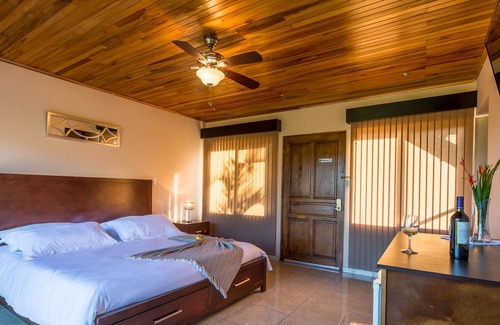 Garabito Cabina | Boutique hotel cabin with private rooftop and amazing views