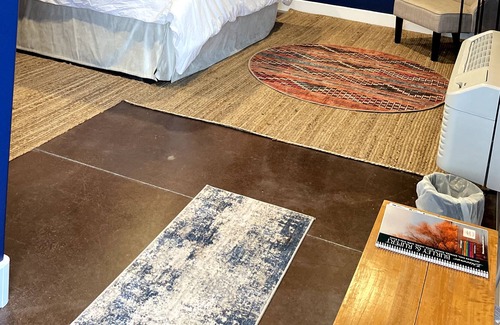 Oakley Apartamento | Boutique Hotel Suite in Oakley, ID: The Troy Room