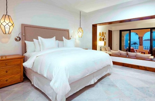Santa Rosa Complejo | Boutique luxury resort in Los Cabos. Free Golf and VIP transportation included.