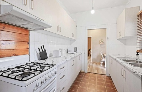 Granville Casa | Boutique Single Room - Centrally Located at Granville - Shared Bathroom