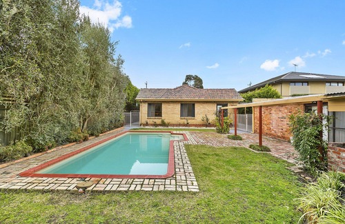 Brighton East Casa | Estilo boutique, 4 HAB, 2 baños, Bunglow, piscina en un terreno de 780 m 2 cerca de la playa de Brighton