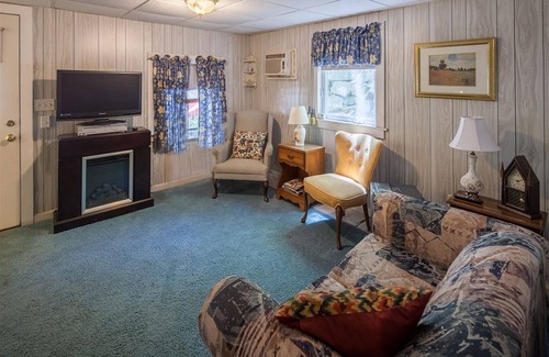 Naples Cabaña | Bove Cottage 1 -limit 3 1 Bedroom Cottage by RedAwning
