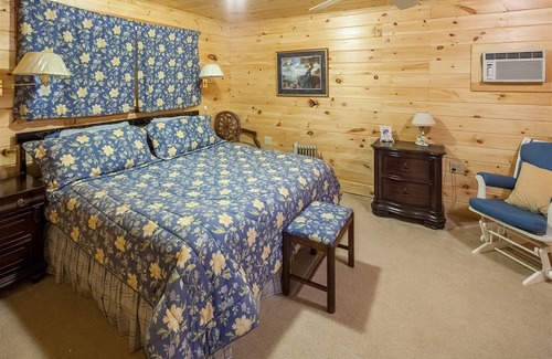 Naples Cabaña | Bove Cottage 1 -limit 3 1 Bedroom Cottage by RedAwning