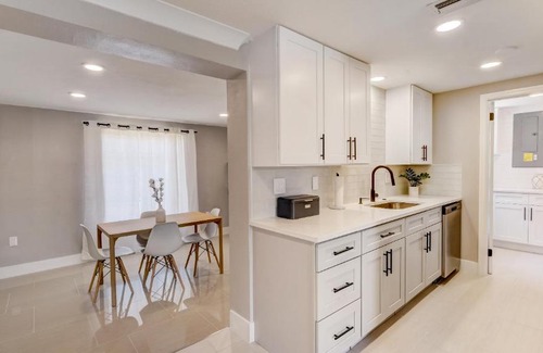 Englewood Casa | Bow-Tie Suite