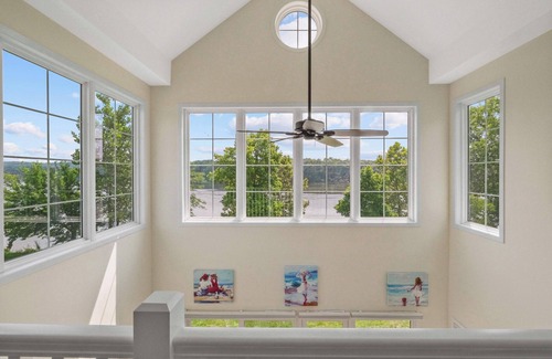 Ottawa Casa | Bow Wow on the River | 1 Bed, 1.5 Bath