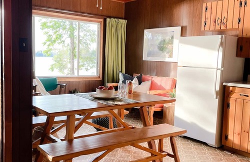 Sioux Narrows Nestor Falls Cabina | Bowerbird Beach Camp Cabin #1