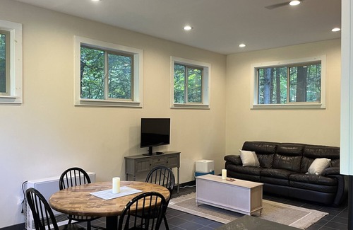 Mount Marion Casa | Bowie Mountain Studio in heart of the Hudson-Valley's best nature, food, shops.