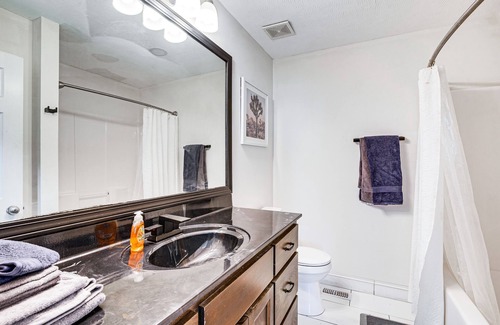 Bowling Green Casa | Bowling Green Duplex Rental ~ 5 Mi to Downtown!