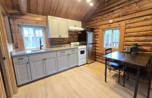 Bear Creek Cabina | Box Canyon "Peterson Cabin" - 1 bed, WIFI