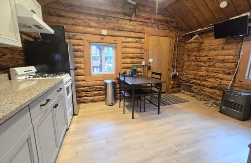 Bear Creek Cabina | Box Canyon "Peterson Cabin" - 1 bed, WIFI