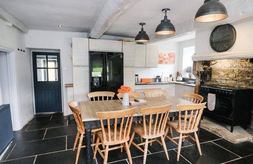 Wennington Cabaña | BOX TREE FARM HOUSE, family friendly, with hot tub in Kirkby Lonsdale