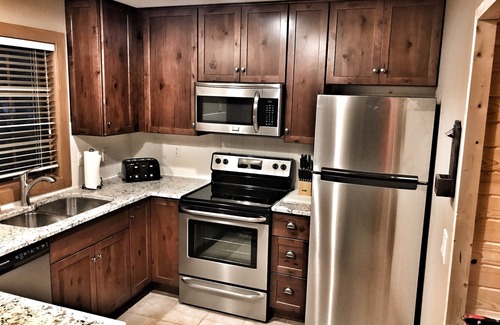 Boyne Falls Condominio | Boyne Mountain 5 dormitorios / 4 baños Disciples Village, Luxury + Starbucks!