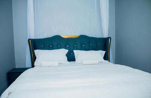 Western Region Casa | Boys II Men Executive GuestHouse