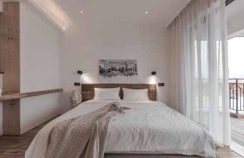 Yuzhong Hotel | Boys2men