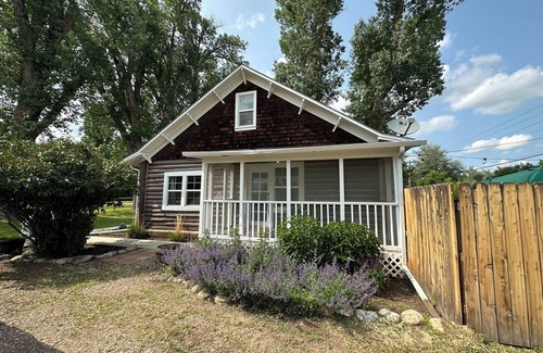 Sheridan Casa | Bozeman Trail Cabin in Bighorn, WY