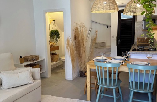 Armacao Apartamento | Sea view apartment with private access to the beach.