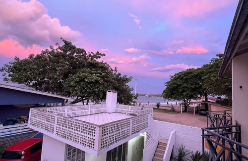 Armacao Apartamento | Sea view apartment with private access to the beach.