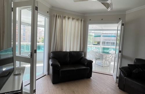 Jurere Internacional Apartamento | Apartment in Jurerê Internacional accommodates up to 9 people.