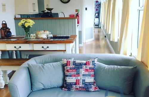 Newenden Cabaña | BR MK1 Carriage - Original converted train carriage - sleeps 6 - watch steam trains 20ft away