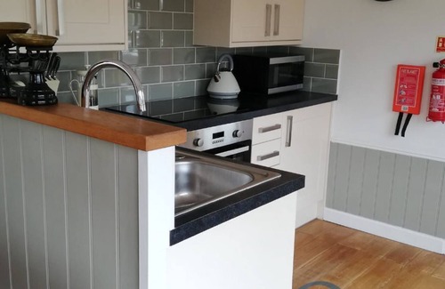 Newenden Cabaña | BR MK1 Carriage - Original converted train carriage - sleeps 6 - watch steam trains 20ft away