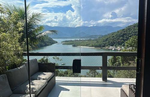 Pontal Casa | Mansion with sea view in gated community
