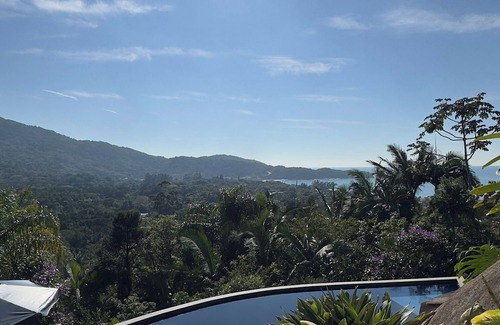 Estaleiro Apartamento | Embauba Suite 1 Incredible view and pool
