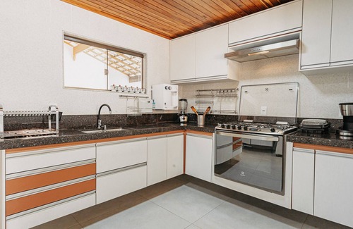 Anchieta Casa | Casadecastelhanos 50M Praia, 4suítes C/ar, Lazer Ideal Para Família com Criança