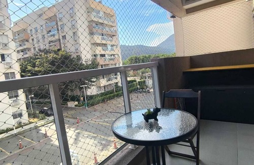 Recreio dos Bandeirantes Apartamento | Luxury apartment in Recreio complete with suite, garage near the beach.