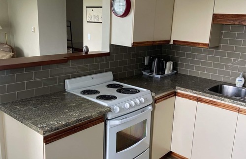 Bracebridge Casa | Bracebridge Falls House - with spectacular views and close to downtown